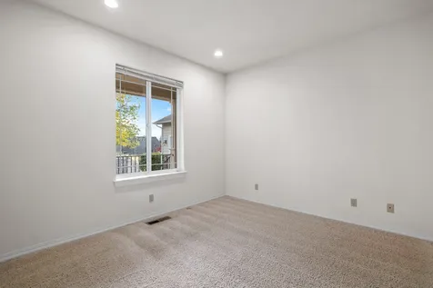 142 NW Native Run Loop Grants Pass OR 97526