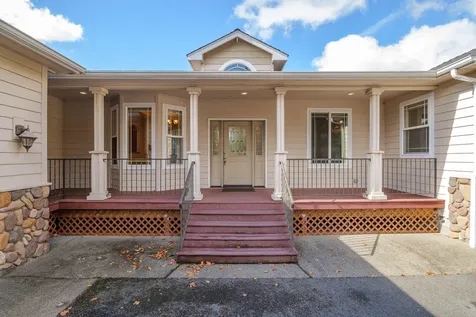 142 NW Native Run Loop Grants Pass OR 97526