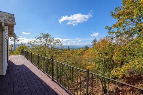 142 NW Native Run Loop Grants Pass OR 97526