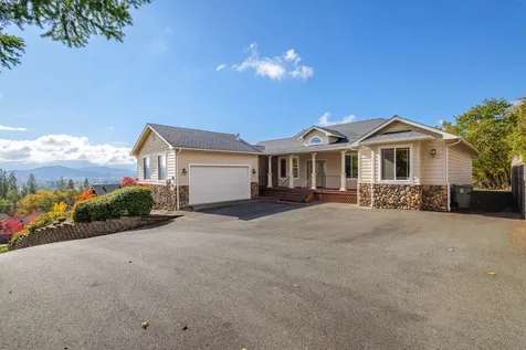 142 NW Native Run Loop Grants Pass OR 97526