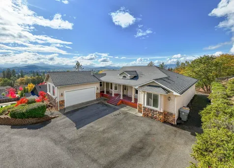 142 NW Native Run Loop Grants Pass OR 97526