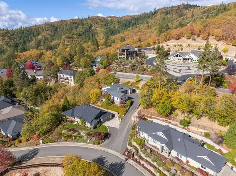 142 NW Native Run Loop Grants Pass OR 97526