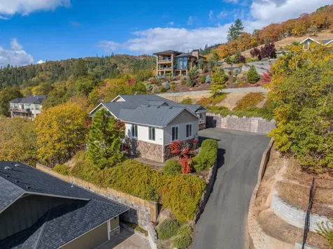 142 NW Native Run Loop Grants Pass OR 97526