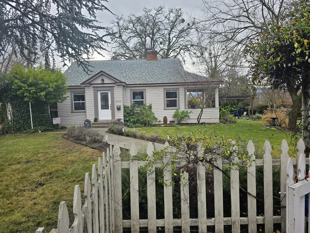 2316 E Main Street Medford OR 97504
