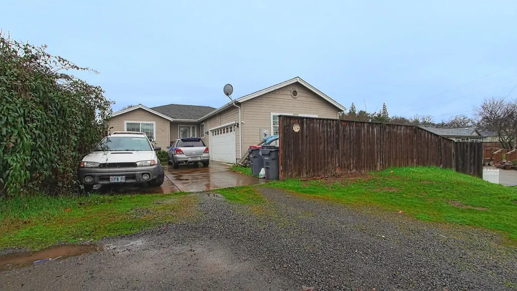 1744 Spring Street Medford OR 97504