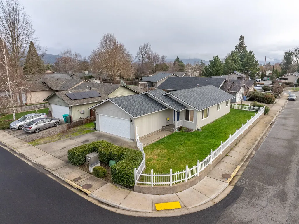 1377 Moon Glo Drive Grants Pass OR 97527