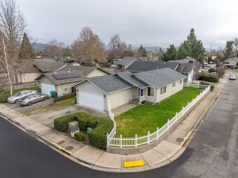 1377 Moon Glo Drive Grants Pass OR 97527