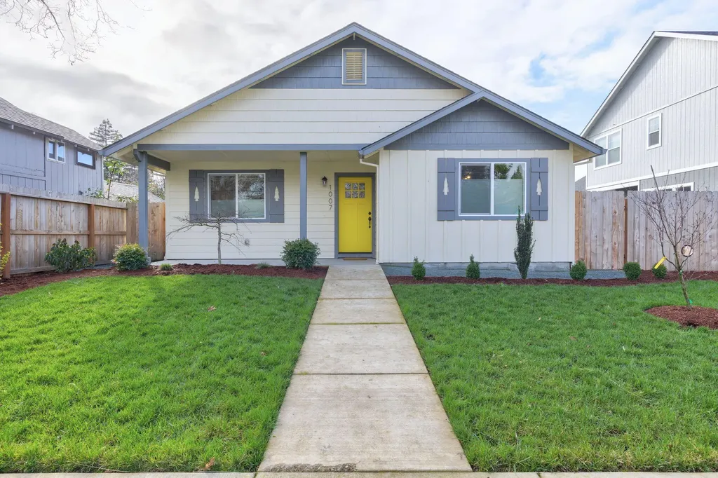 1007 SW J Street Grants Pass OR 97526