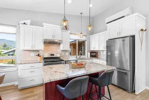 86 Almeda Drive Ashland OR 97520