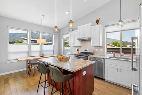 86 Almeda Drive Ashland OR 97520