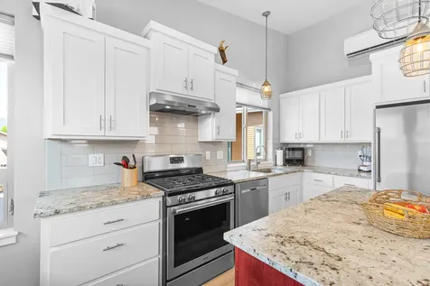 86 Almeda Drive Ashland OR 97520