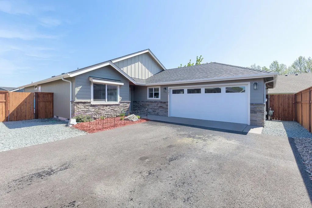 1547 Raydean Drive Grants Pass OR 97527