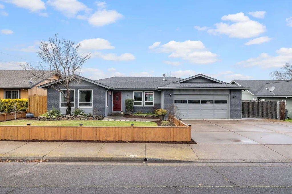 1811 Pinedale Street Medford OR 97504