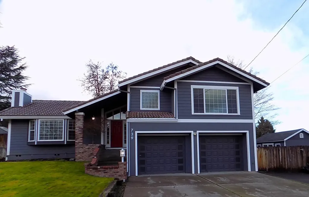 739 Pierce Road Medford OR 97504