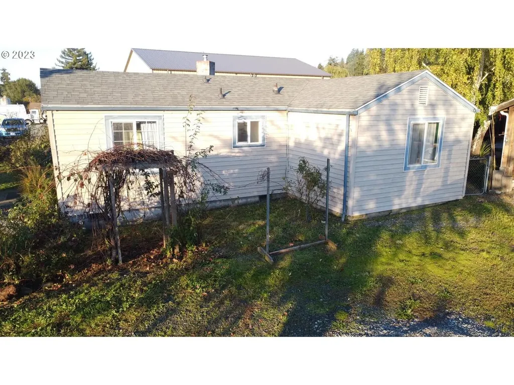 1985 Roseburg Road Myrtle Point OR 97458