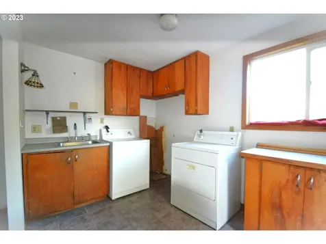 1985 Roseburg Road Myrtle Point OR 97458