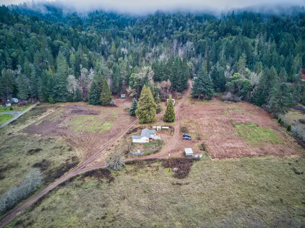 417 N Frontage Road Wolf Creek OR 97497