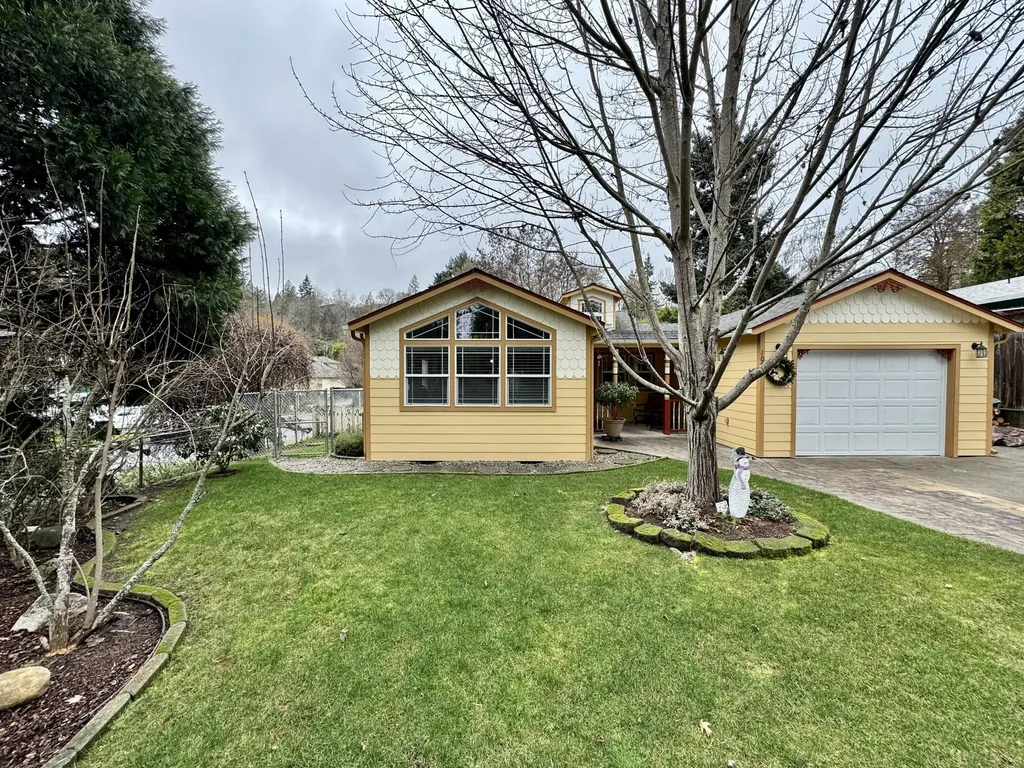 1002 NW Hillside Drive Grants Pass OR 97526