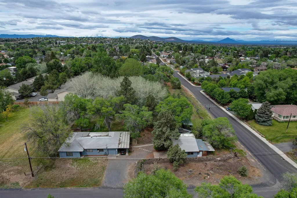 2547 SW 21st Street Redmond OR 97756
