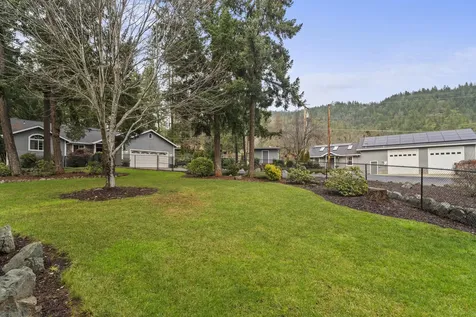 1219 W Jones Creek Road Grants Pass OR 97526
