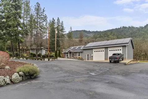 1219 W Jones Creek Road Grants Pass OR 97526