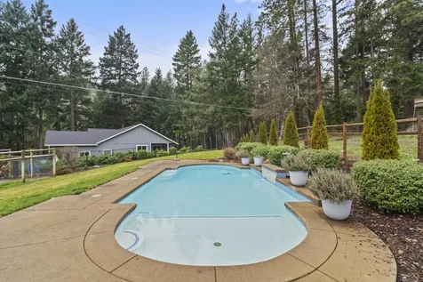 1219 W Jones Creek Road Grants Pass OR 97526