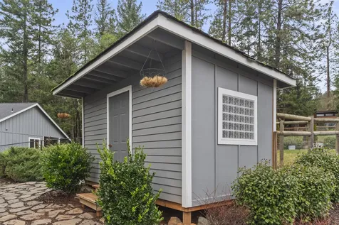 1219 W Jones Creek Road Grants Pass OR 97526