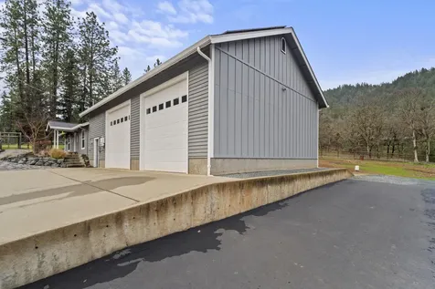 1219 W Jones Creek Road Grants Pass OR 97526