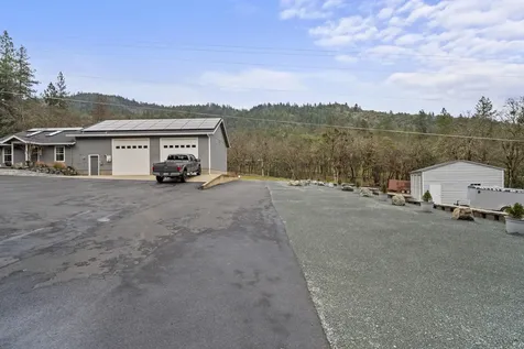 1219 W Jones Creek Road Grants Pass OR 97526