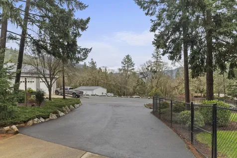 1219 W Jones Creek Road Grants Pass OR 97526
