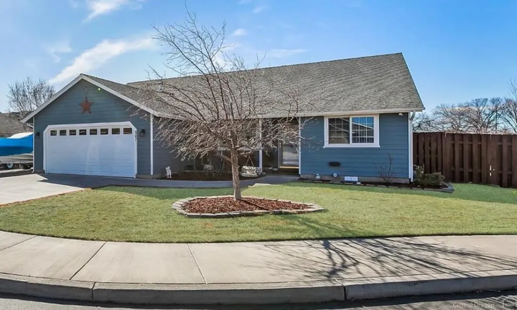 847 SW 26th Court Redmond OR 97756