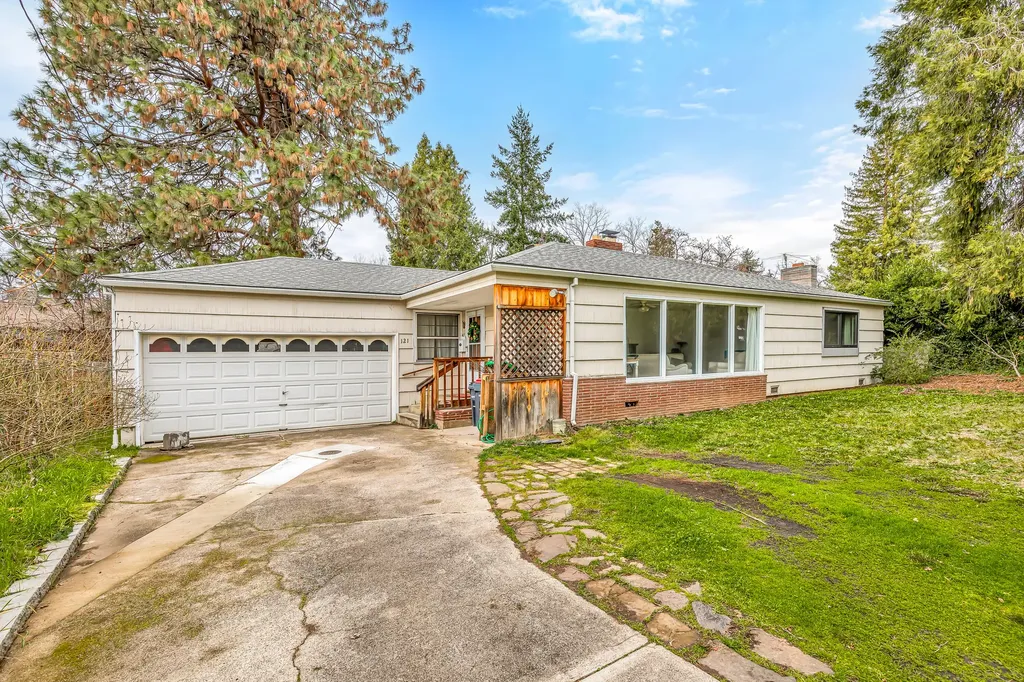 121 Vernada Place Medford OR 97504