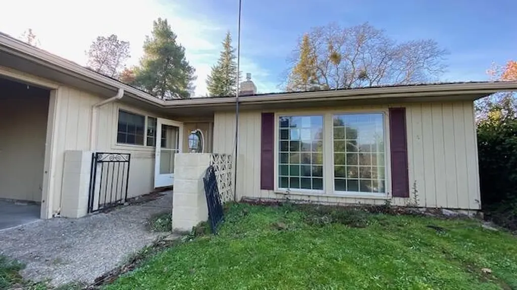 900 Black Oak Drive Medford OR 97504