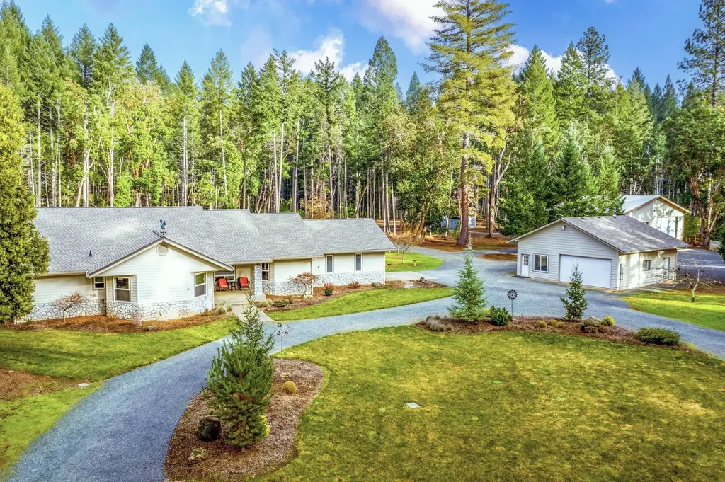 1075 Idlewild Drive Cave Junction OR 97523