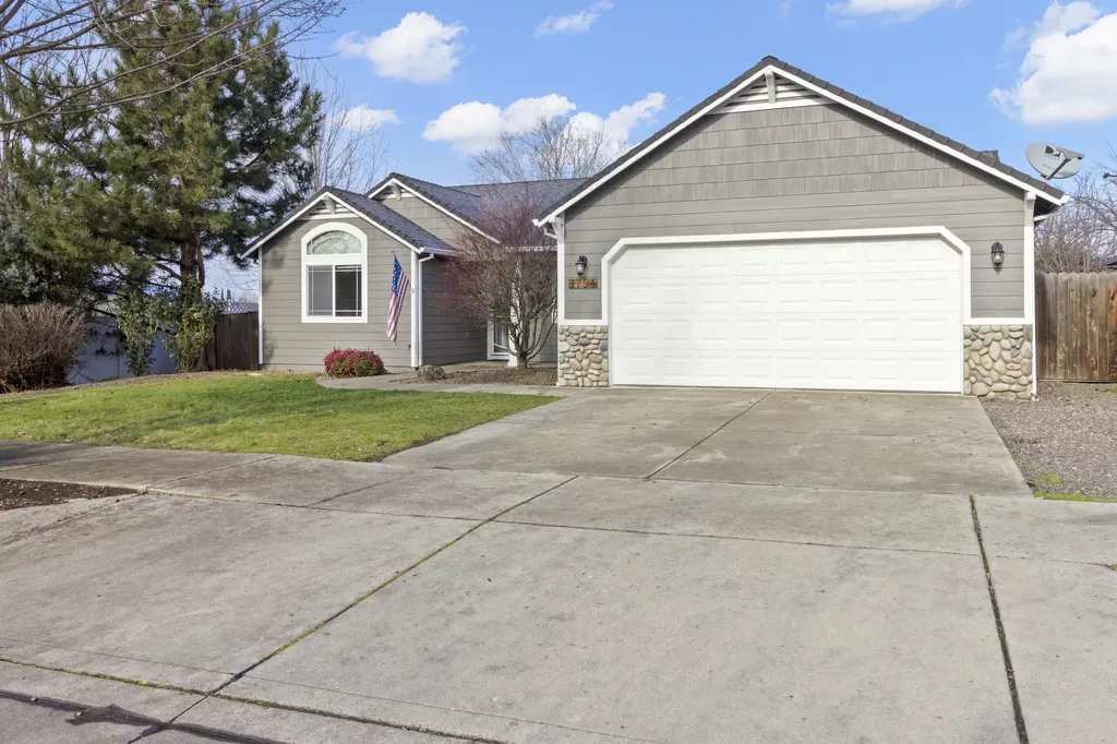 1794 Key Drive Medford OR 97501