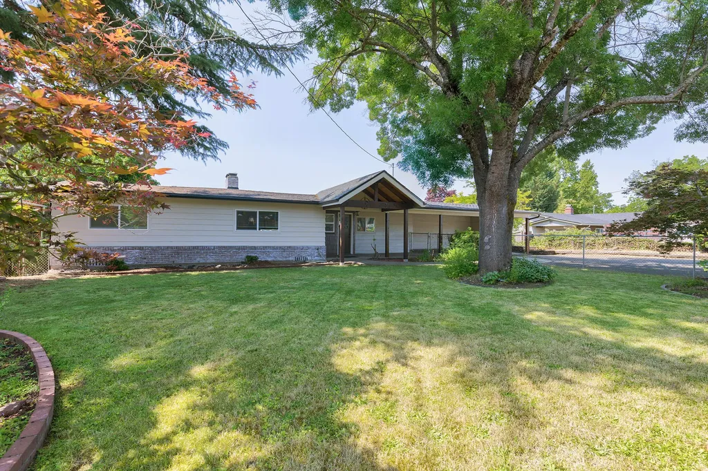 325 NE Fetzner Street Grants Pass OR 97526
