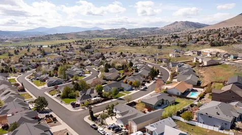 5851 N Hills Drive Klamath Falls OR 97603