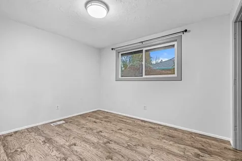 1120 N Modoc Avenue Medford OR 97504