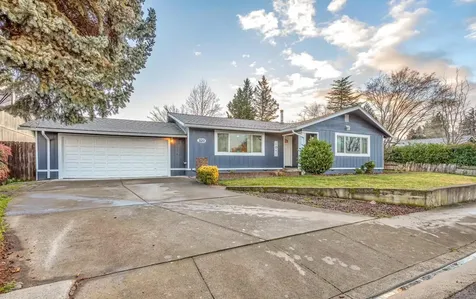 1120 N Modoc Avenue Medford OR 97504