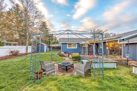1120 N Modoc Avenue Medford OR 97504