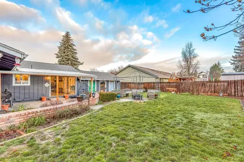 1120 N Modoc Avenue Medford OR 97504