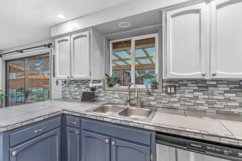 1120 N Modoc Avenue Medford OR 97504