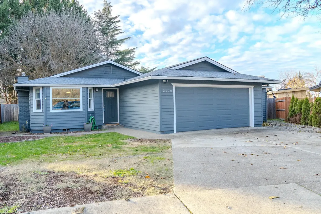 2420 Somerset Circle Medford OR 97504