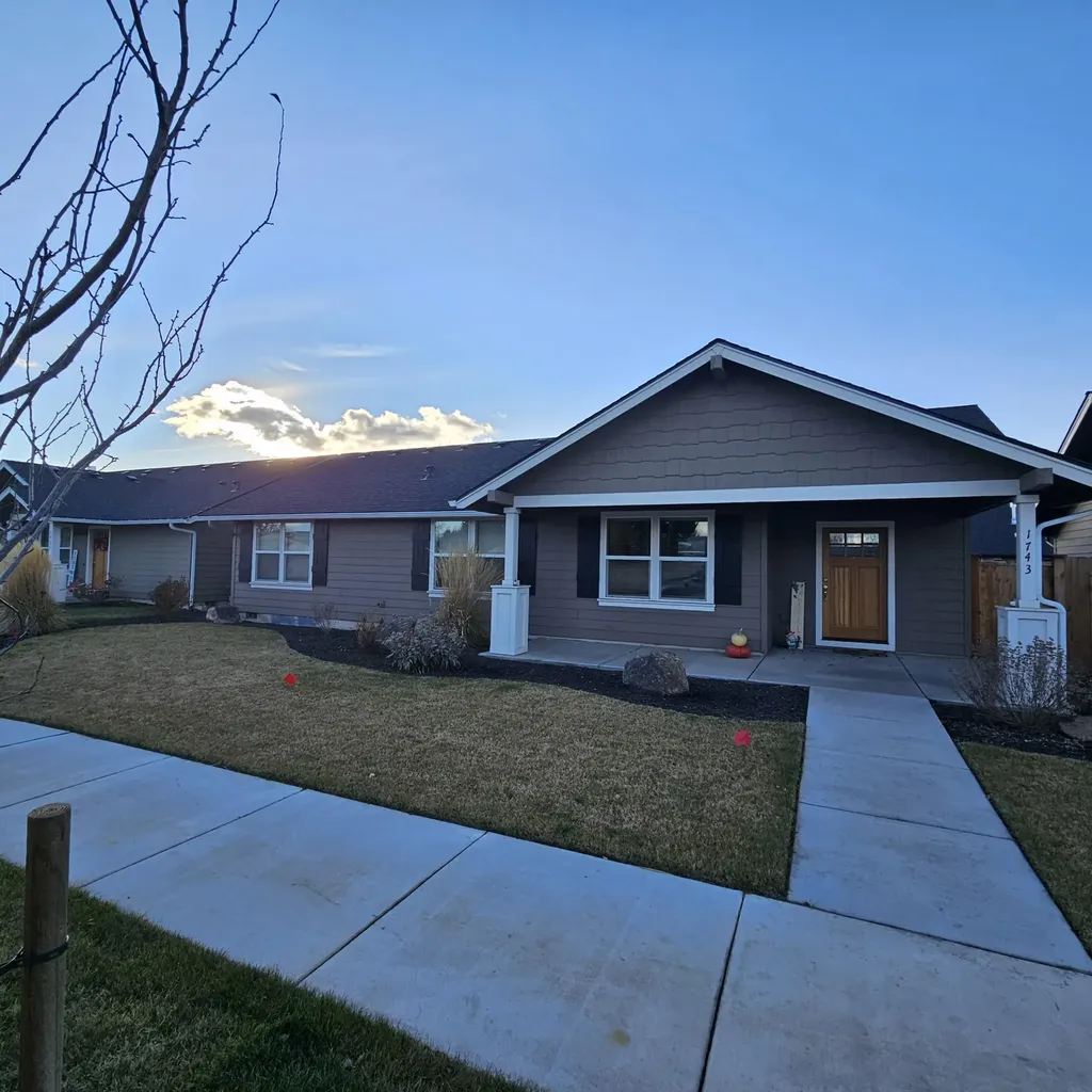 1743 NE 5th Street Redmond OR 97756