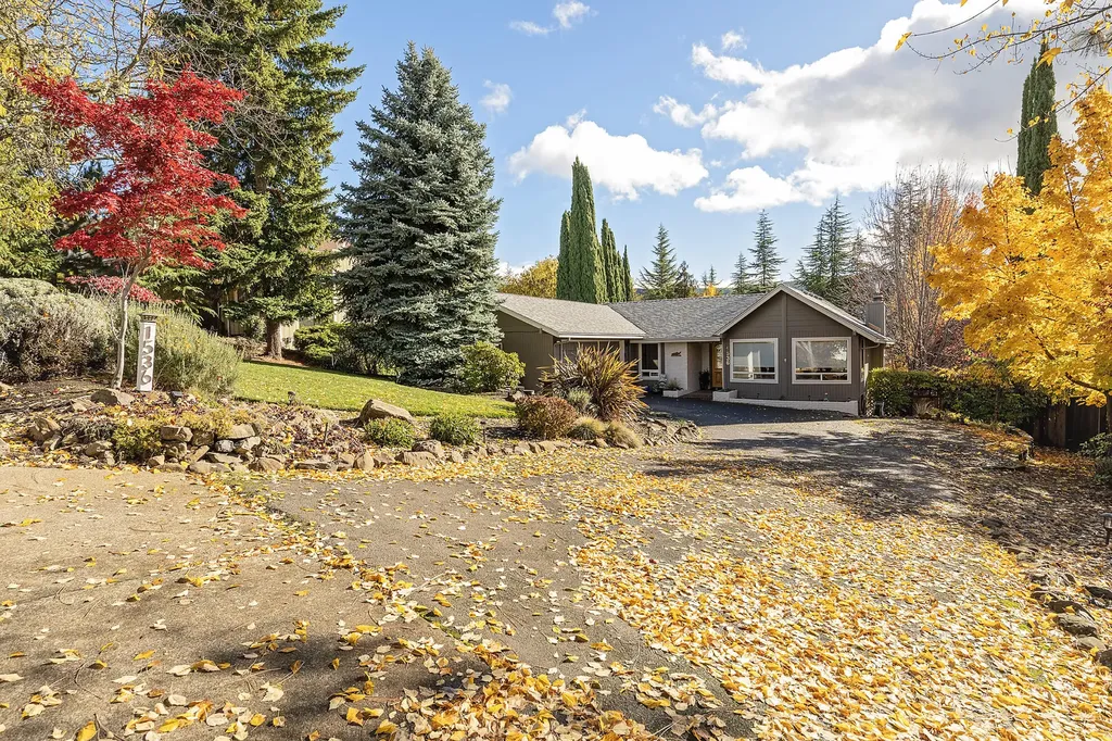1536 Moon Terrace Medford OR 97504