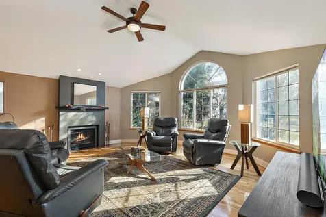 232 Sherwood Court Talent OR 97540