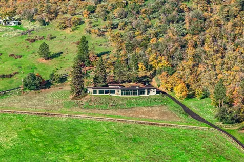 2918 W Griffin Creek Road Medford OR 97501