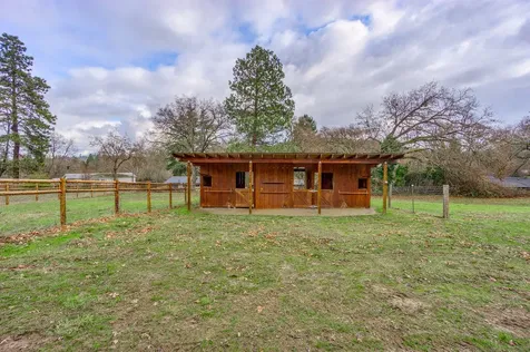 2918 W Griffin Creek Road Medford OR 97501