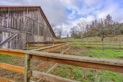 2918 W Griffin Creek Road Medford OR 97501