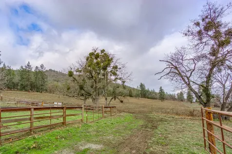 2918 W Griffin Creek Road Medford OR 97501